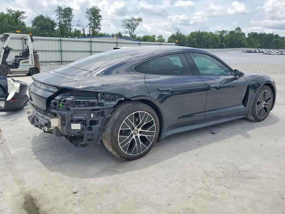 2022 PORSCHE TAYCAN   