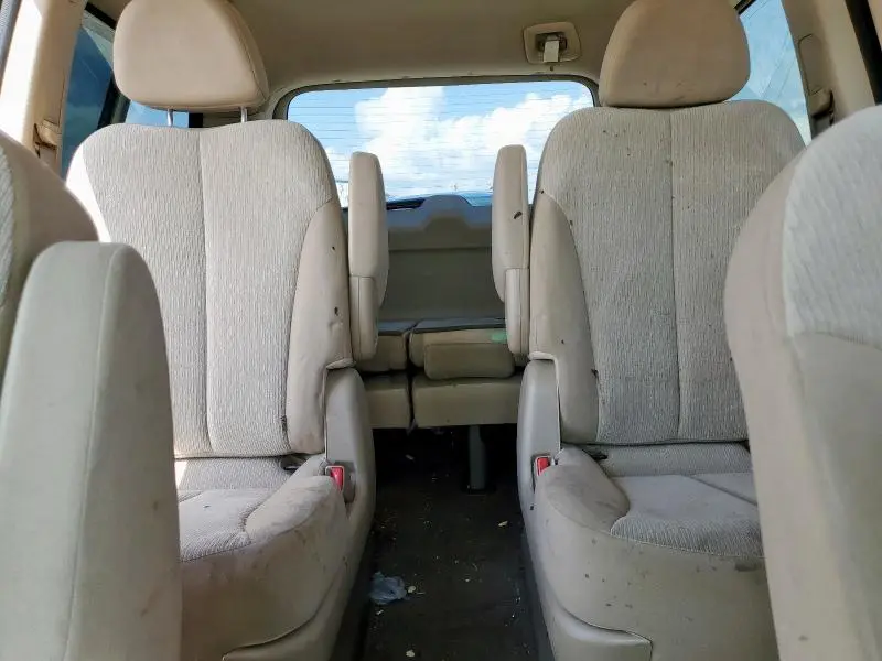 2011 KIA SEDONA LX  