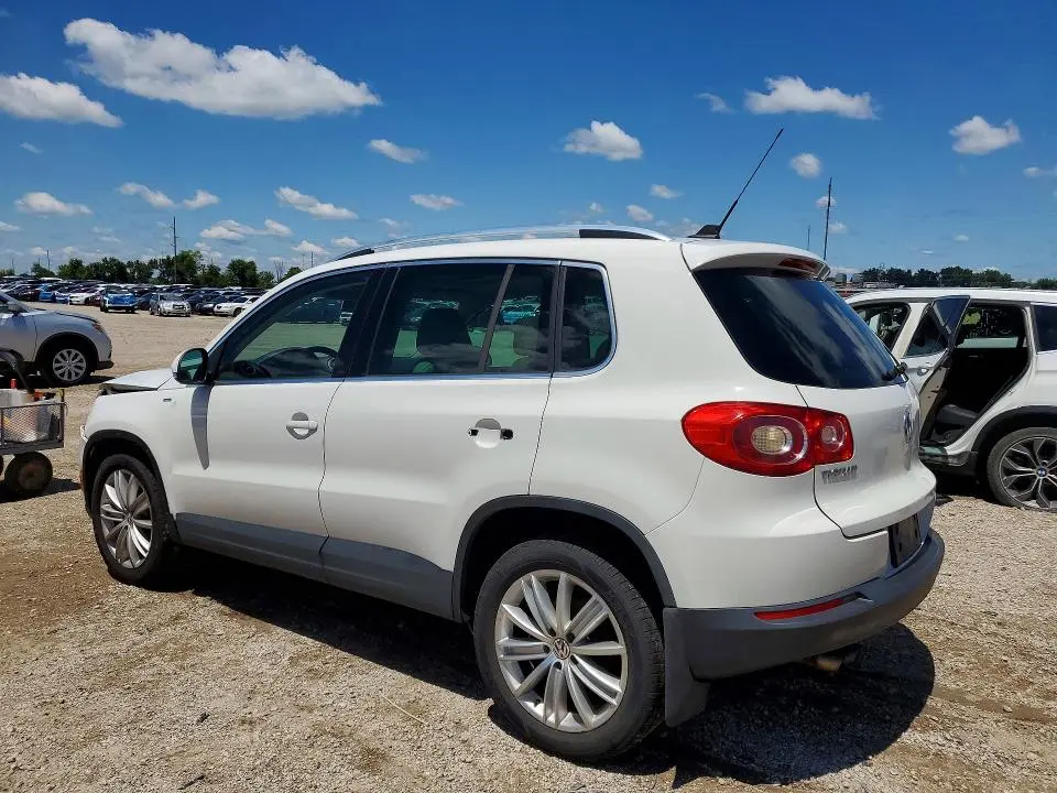 2010 VOLKSWAGEN TIGUAN SE  
