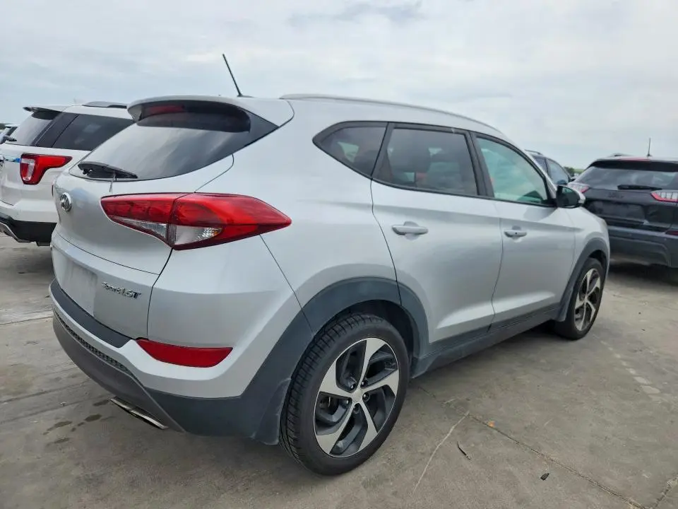 2016 HYUNDAI TUCSON SPORT  