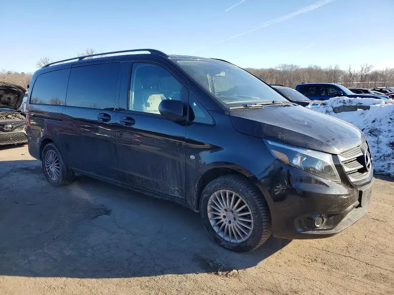 2017 MERCEDES-BENZ METRIS   
