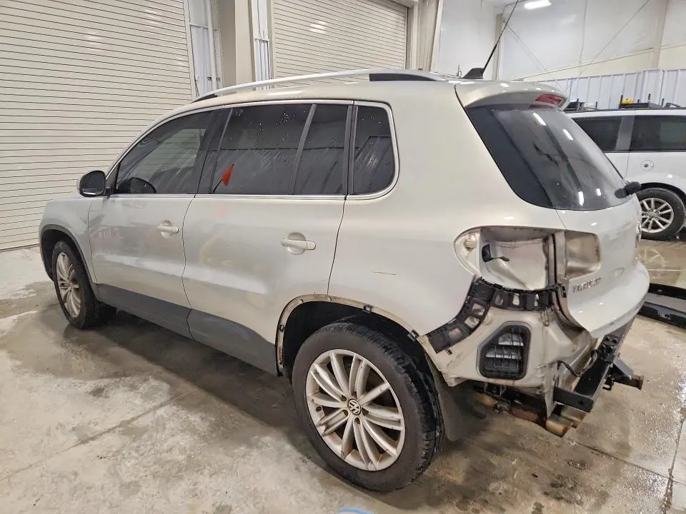 2011 VOLKSWAGEN TIGUAN S  