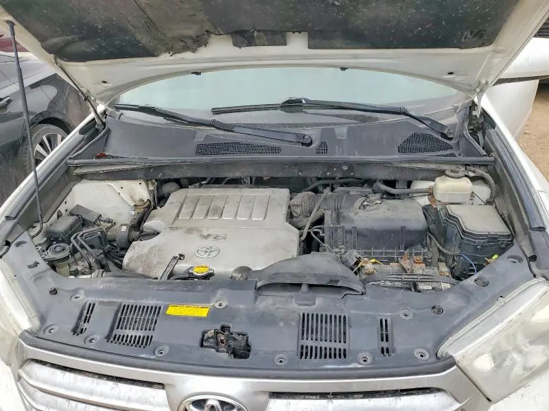 2012 TOYOTA HIGHLANDER SE  