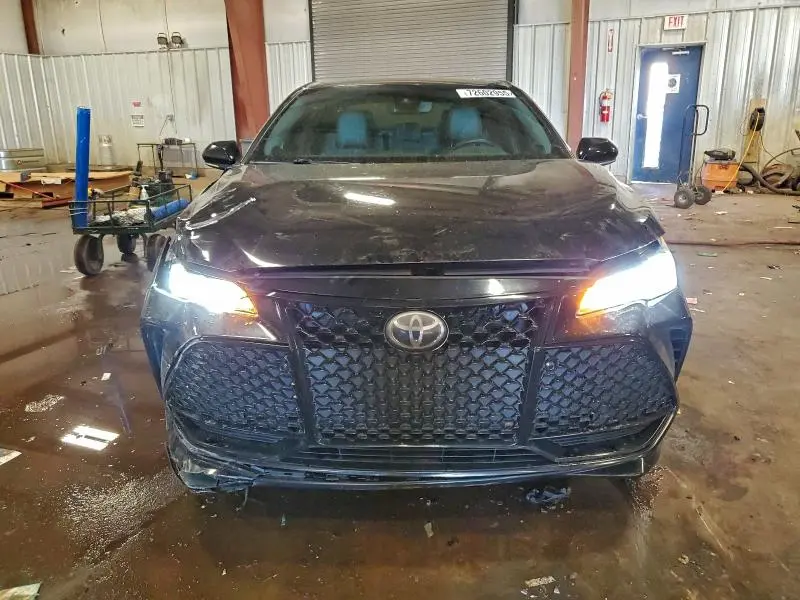 2019 TOYOTA AVALON XLE  