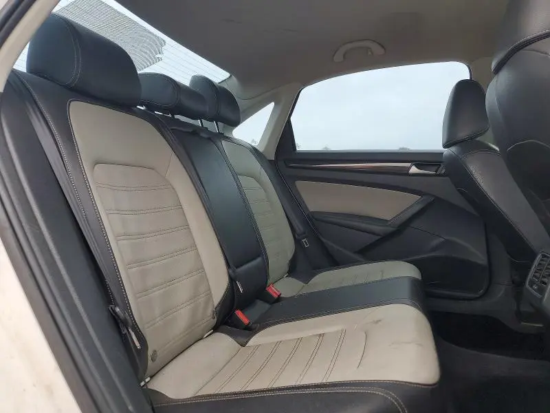 2015 VOLKSWAGEN PASSAT SE  