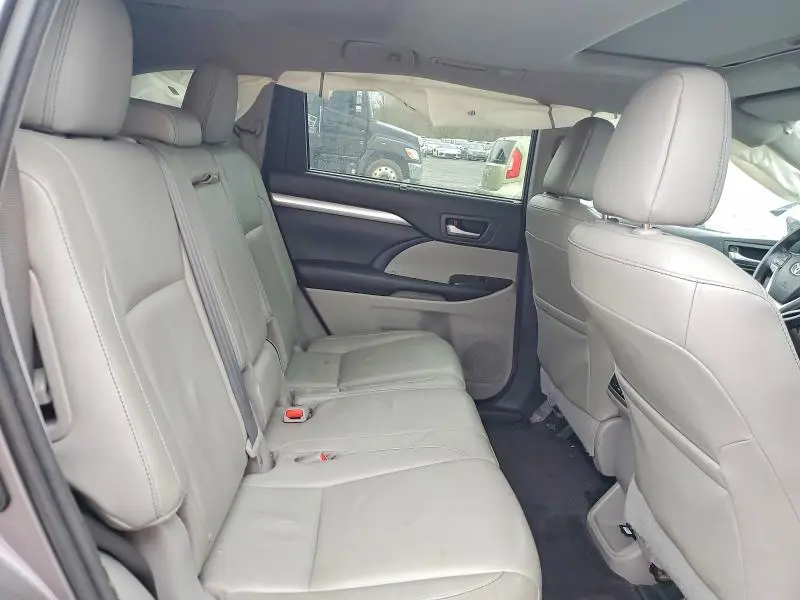 2016 TOYOTA HIGHLANDER XLE  