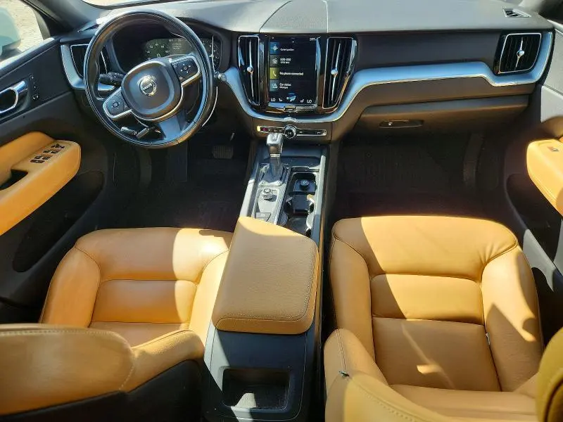 2018 VOLVO XC60 T5 MOMENTUM  