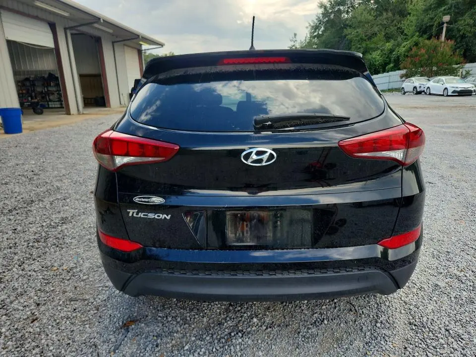 2018 HYUNDAI TUCSON SE  