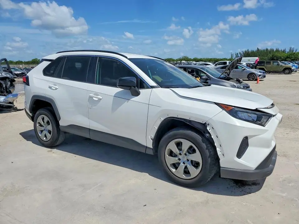 2020 TOYOTA RAV4 LE  