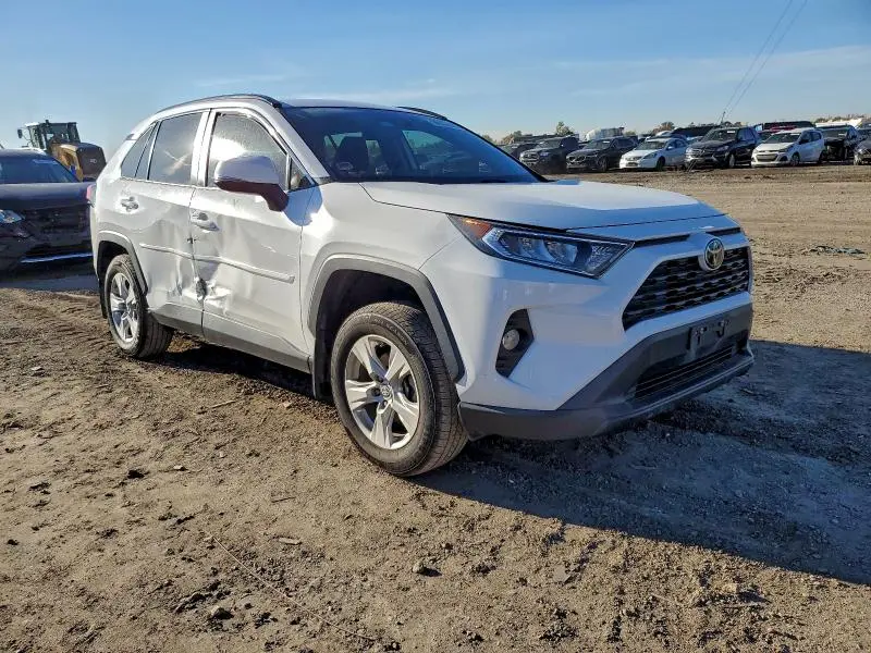 2021 TOYOTA RAV4 XLE  