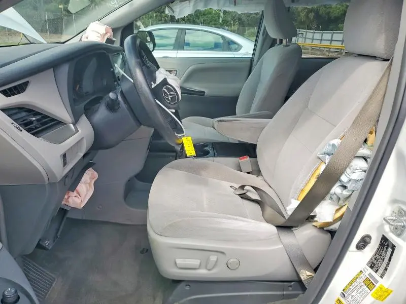 2017 TOYOTA SIENNA LE 8-PASSENGER  