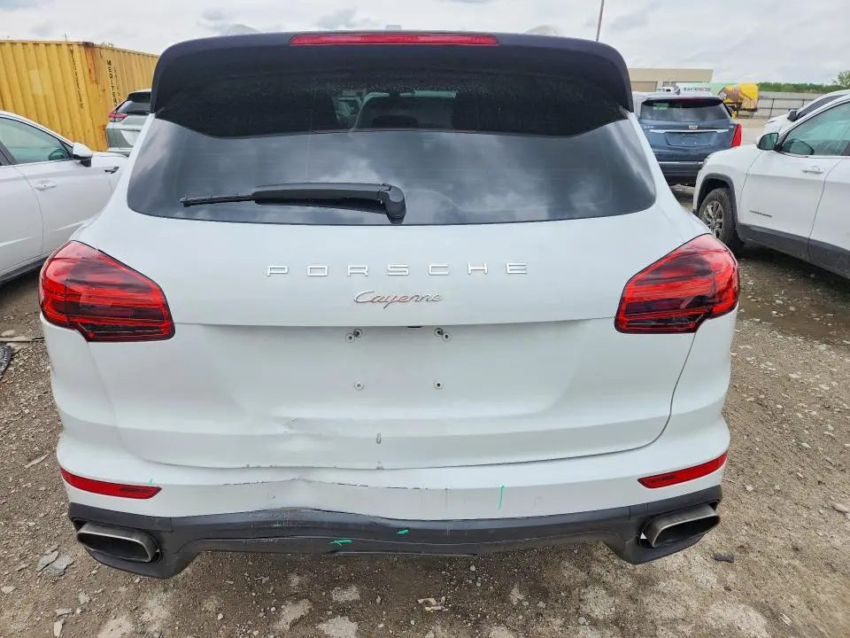 2016 PORSCHE CAYENNE   