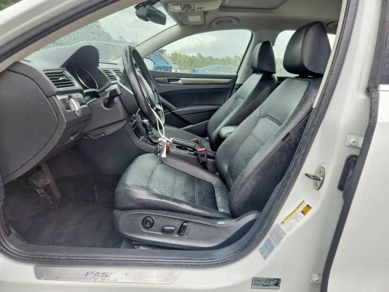 2017 VOLKSWAGEN PASSAT SE  