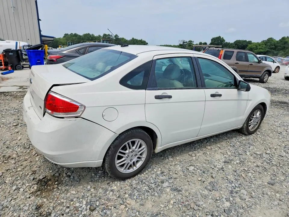 2010 FORD FOCUS SE  