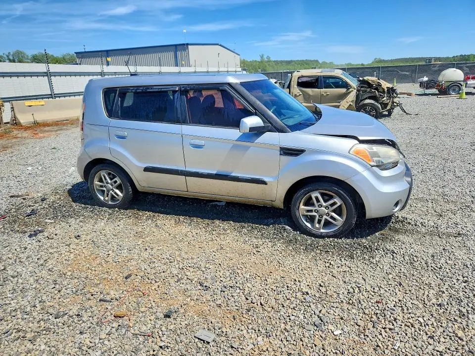 2010 KIA SOUL +  