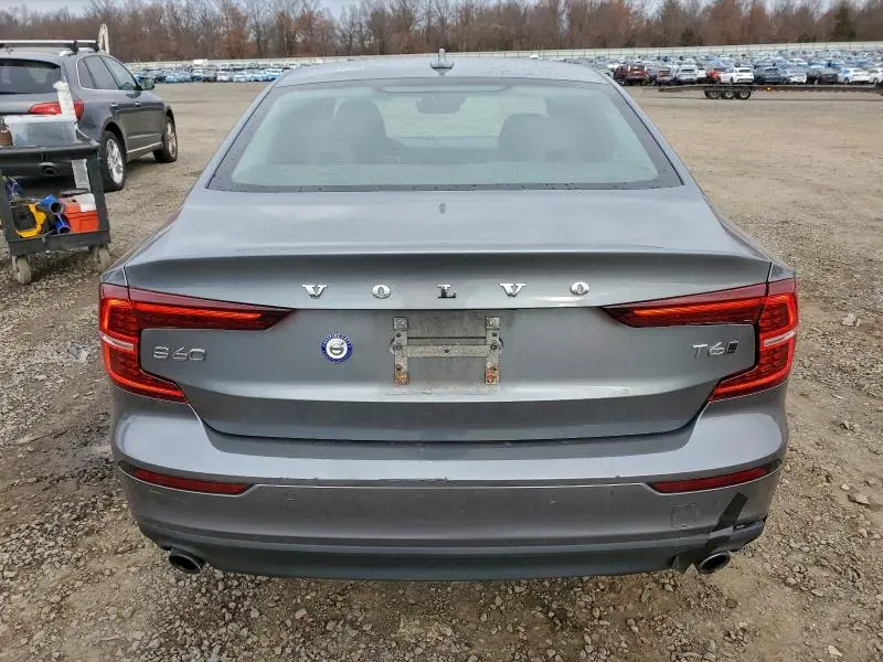 2020 VOLVO S60 T6 MOMENTUM  