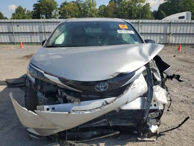 2023 TOYOTA SIENNA XSE  