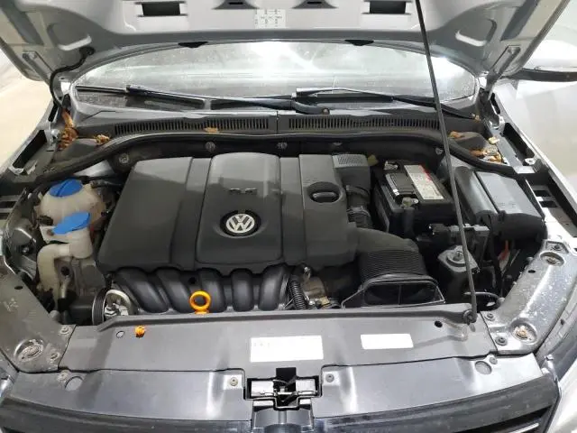 2013 VOLKSWAGEN JETTA SE  