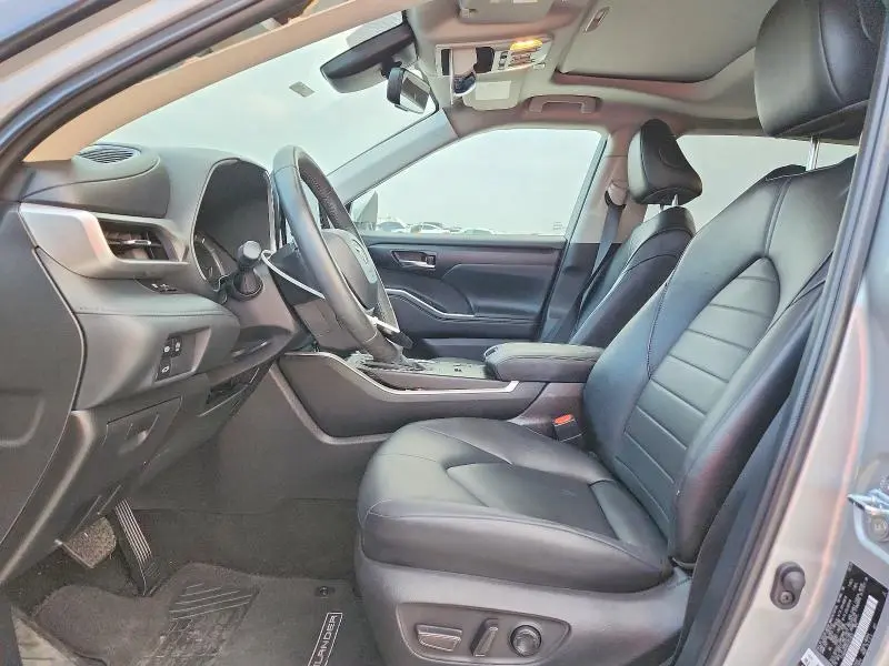 2025 TOYOTA HIGHLANDER XLE  