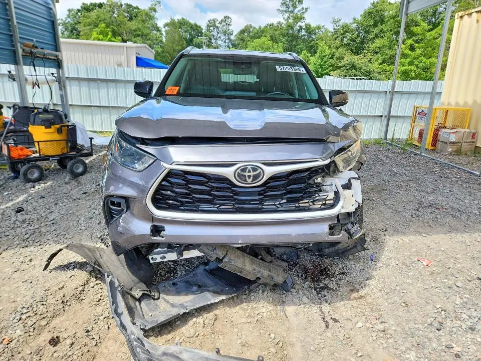 2022 TOYOTA HIGHLANDER XLE  