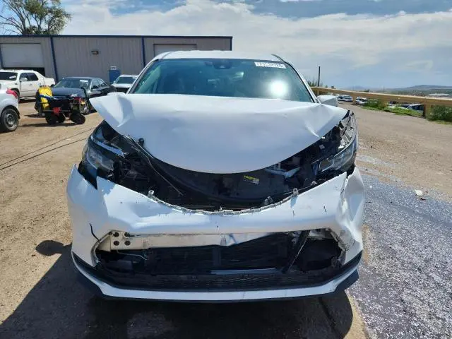 2021 TOYOTA SIENNA LE  