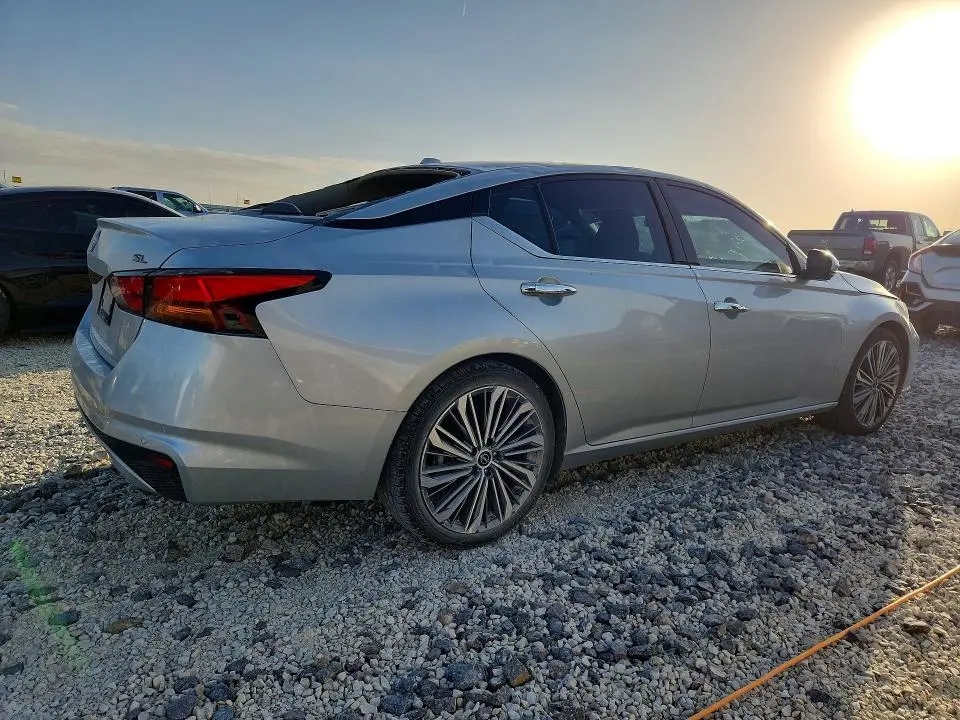 2023 NISSAN ALTIMA SL  