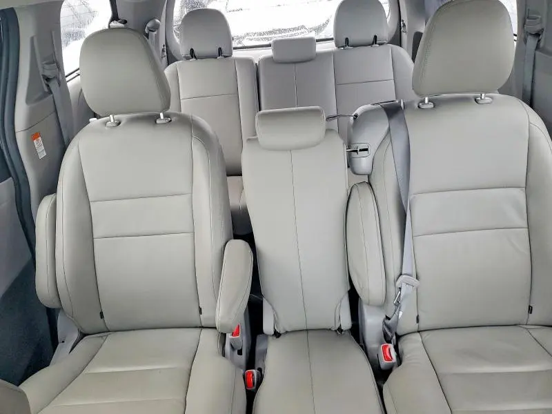 2020 TOYOTA SIENNA LE 8-PASSENGER  