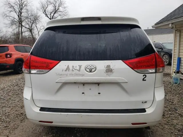 2012 TOYOTA SIENNA LE  