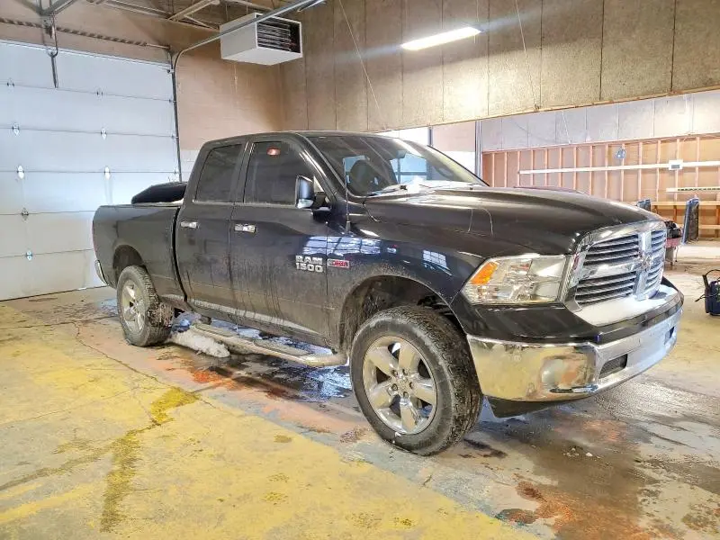 2016 RAM 1500 SLT  