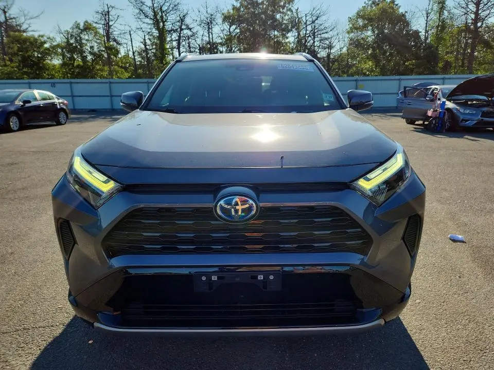 2022 TOYOTA RAV4 SE  