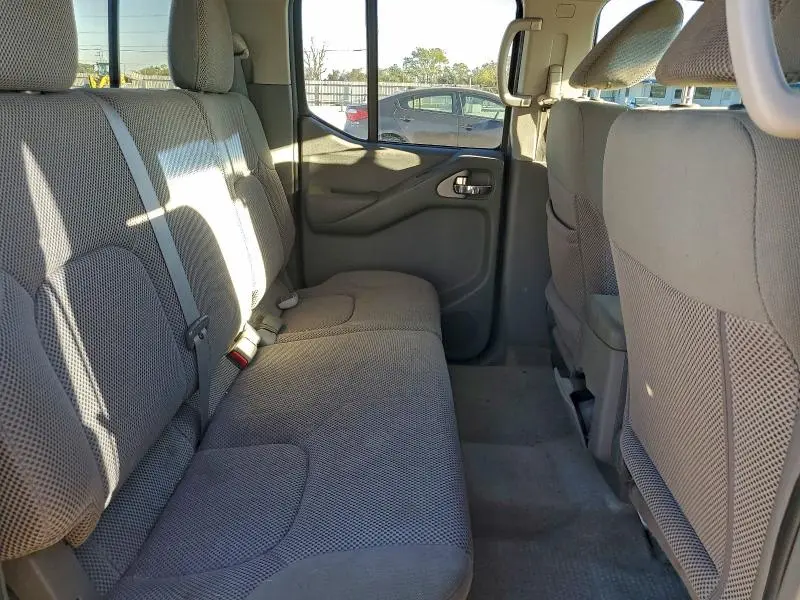 2015 NISSAN FRONTIER S  