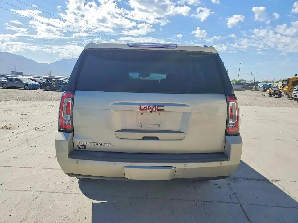 2017 GMC YUKON XL K1500 SLT  