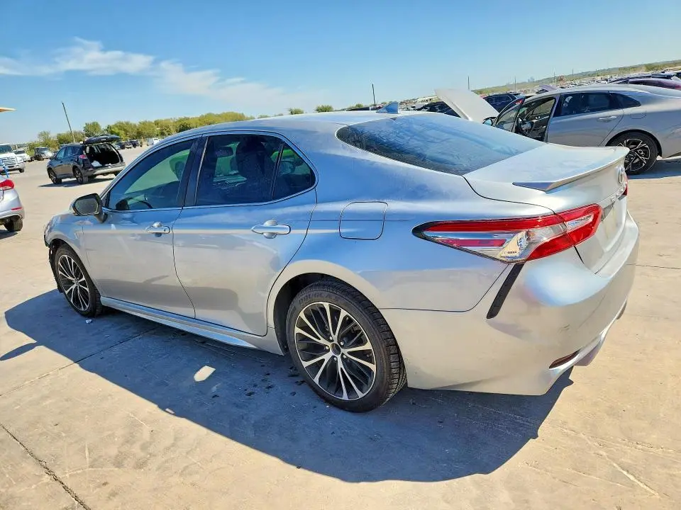 2019 TOYOTA CAMRY SE  