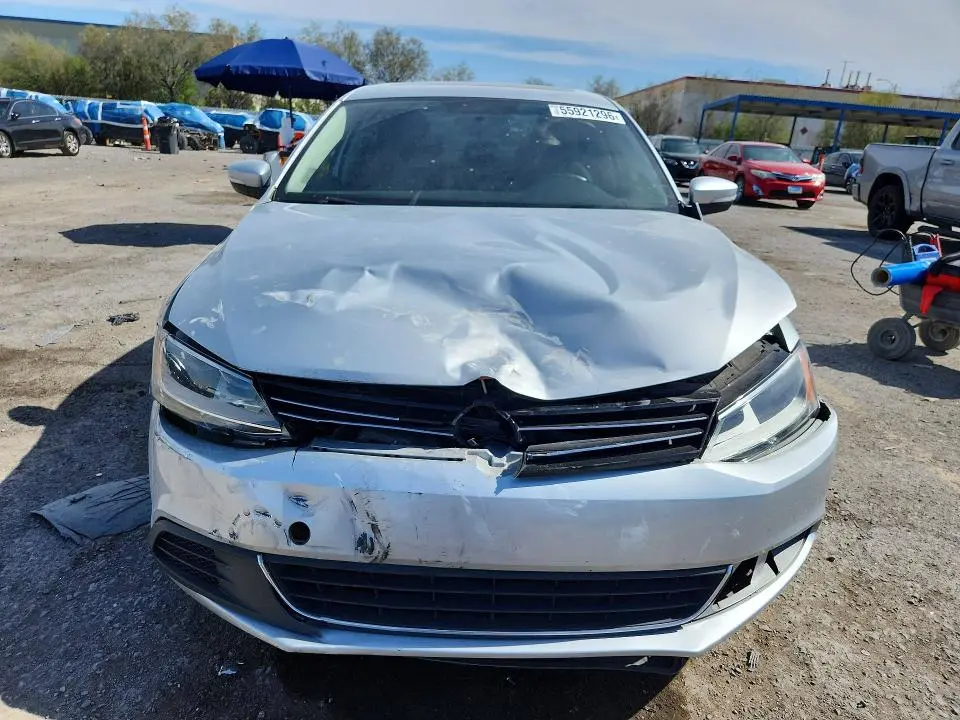 2013 VOLKSWAGEN JETTA SE  