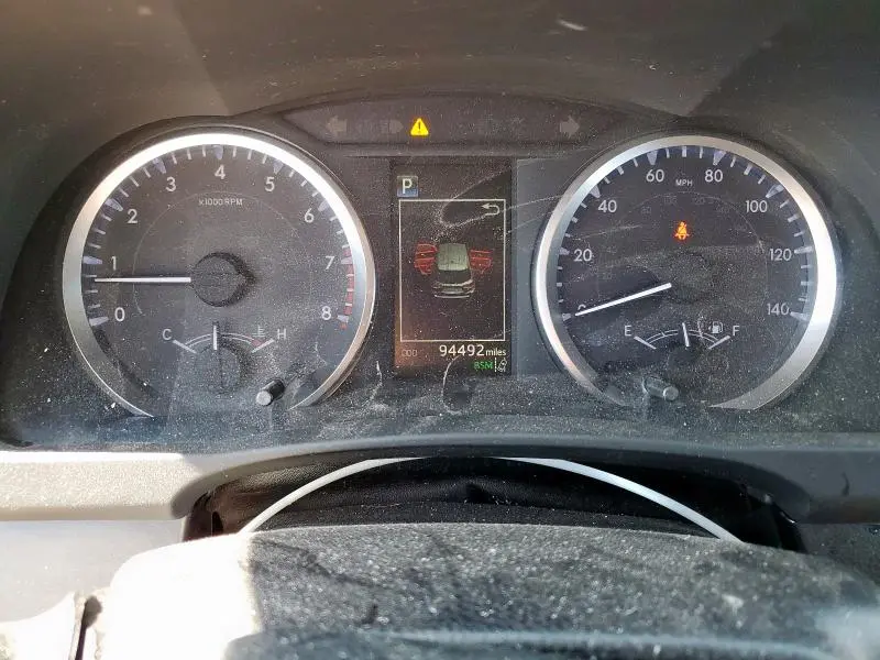 2019 TOYOTA HIGHLANDER LE  