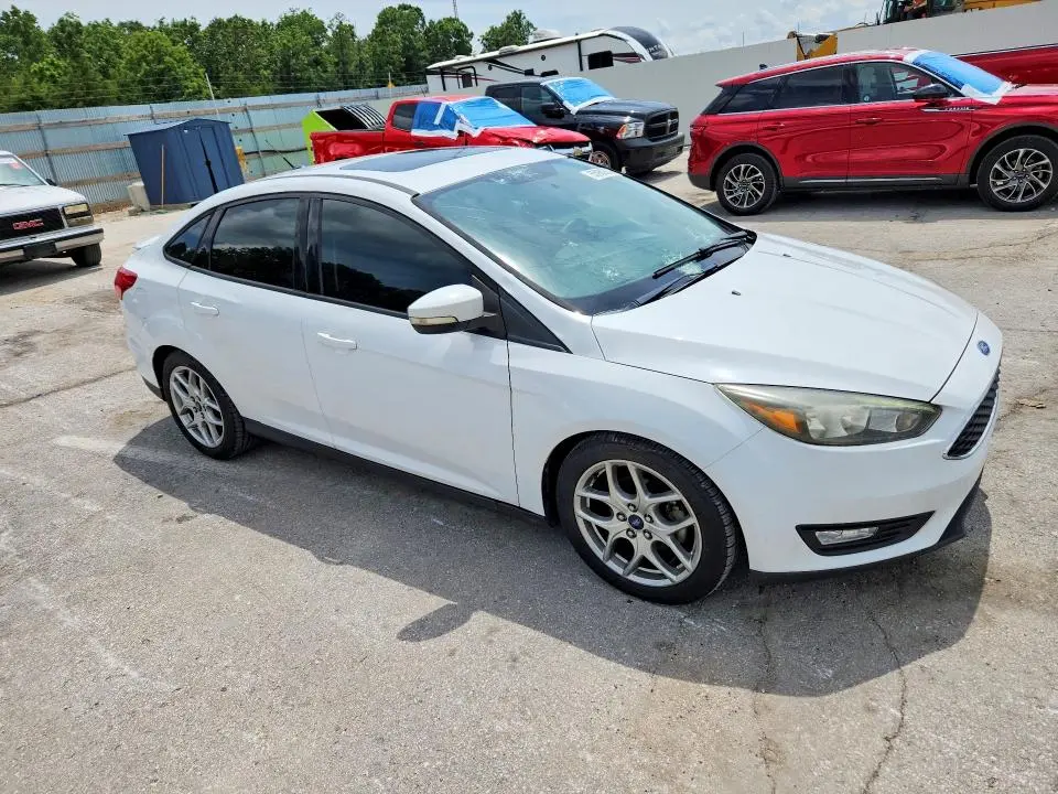 2015 FORD FOCUS SE  