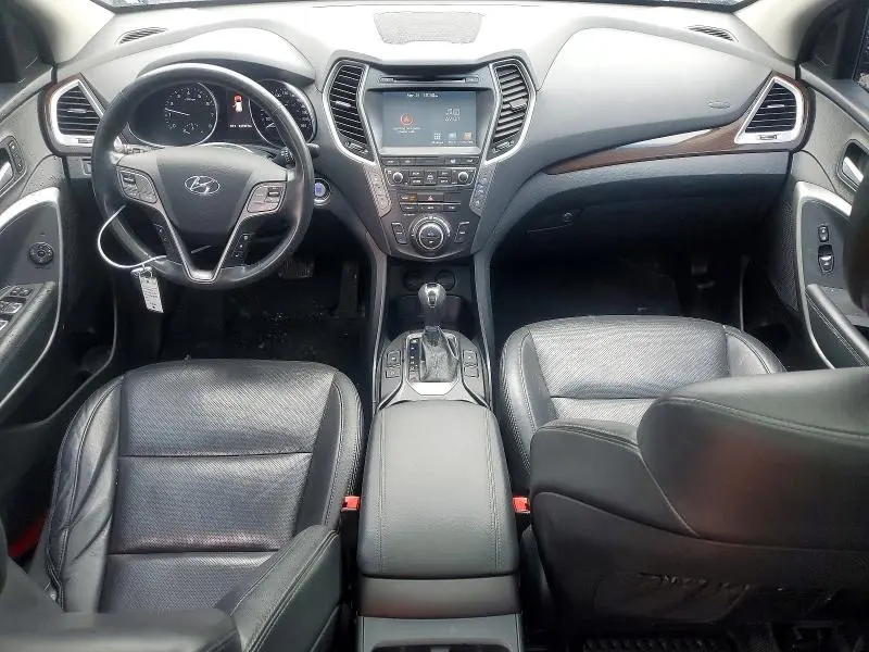 2017 HYUNDAI SANTA FE SE  