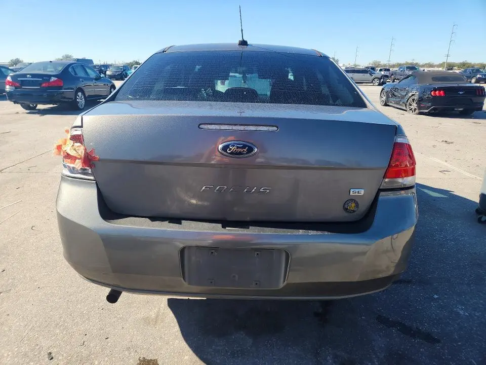 2010 FORD FOCUS SE  