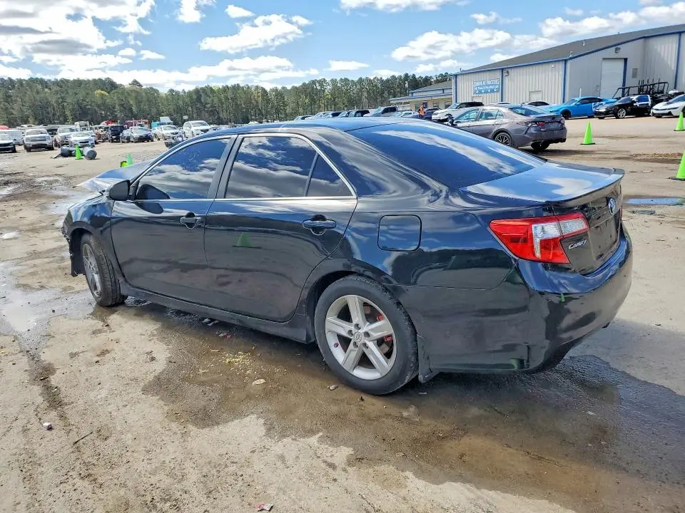 2014 TOYOTA CAMRY SE  