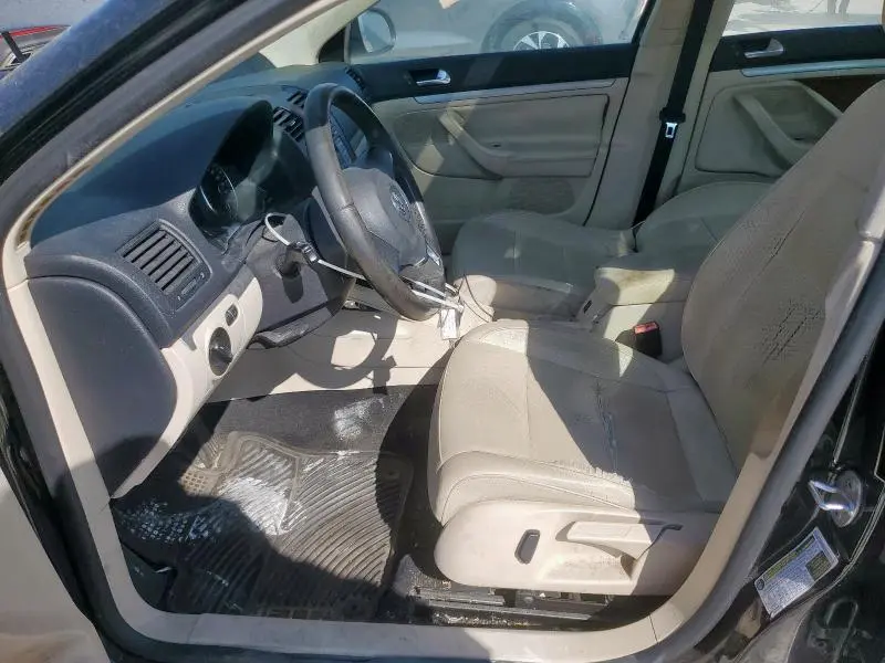 2010 VOLKSWAGEN JETTA SE  