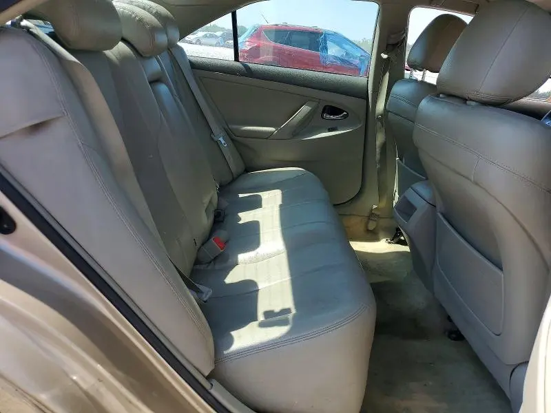 2010 TOYOTA CAMRY LE  