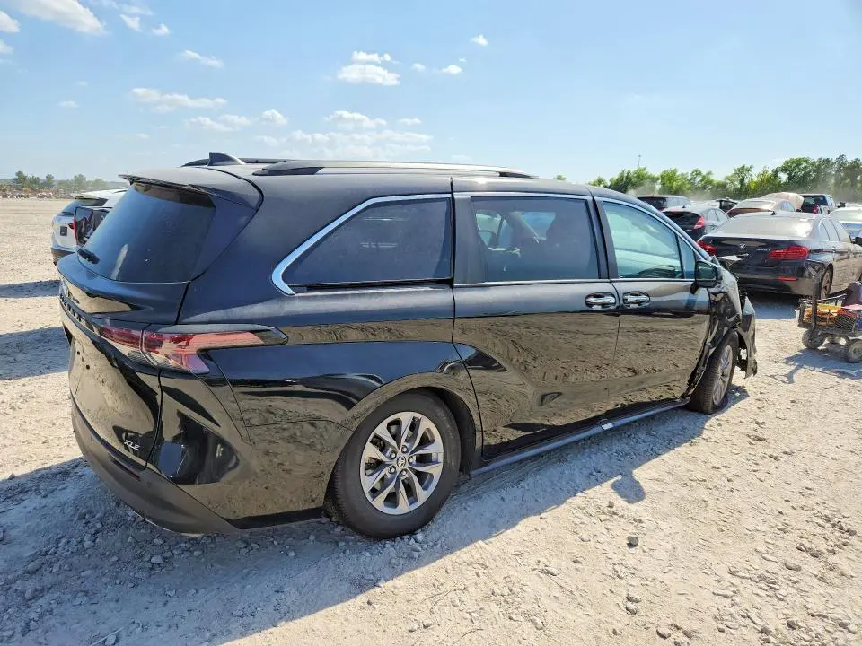 2026 TOYOTA SIENNA XLE 8-PASSENGER  