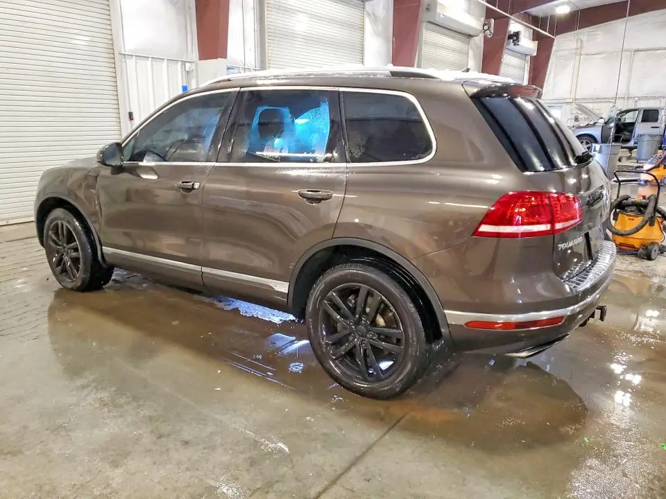 2015 VOLKSWAGEN TOUAREG V6  