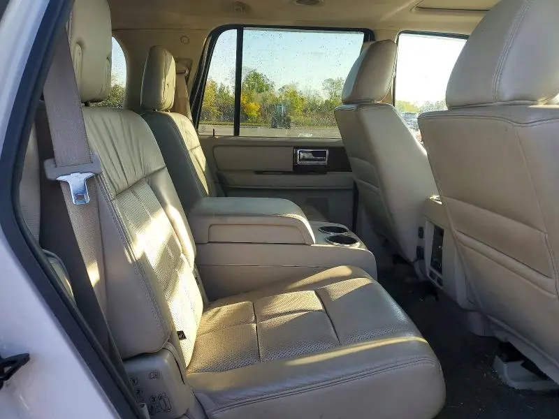 2011 LINCOLN NAVIGATOR   