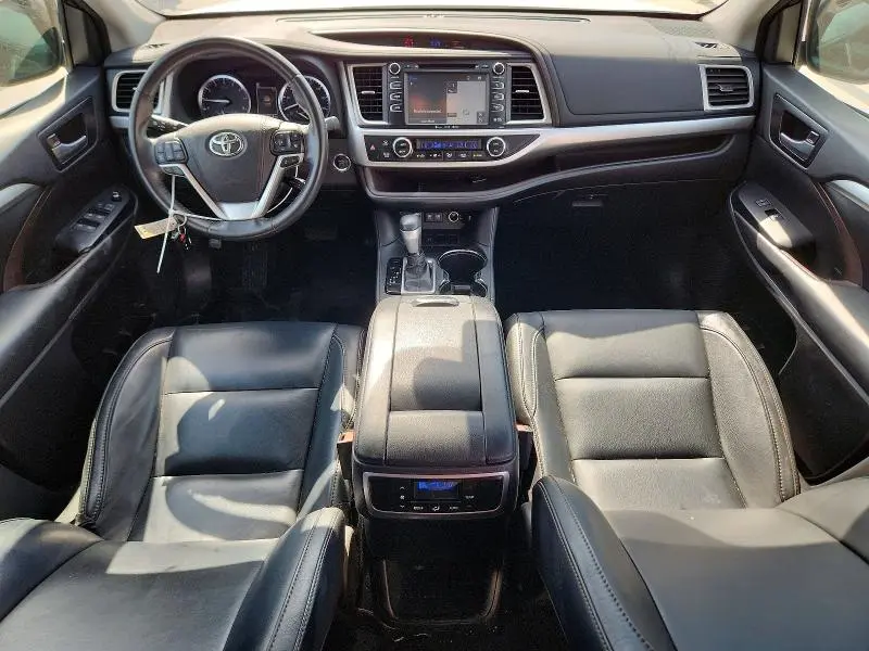 2017 TOYOTA HIGHLANDER XLE  