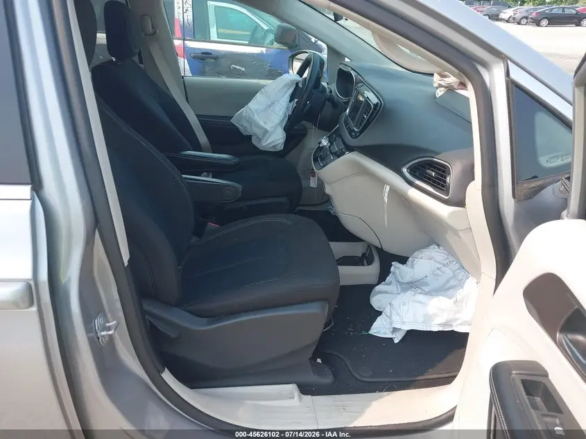 2020 CHRYSLER VOYAGER LX
