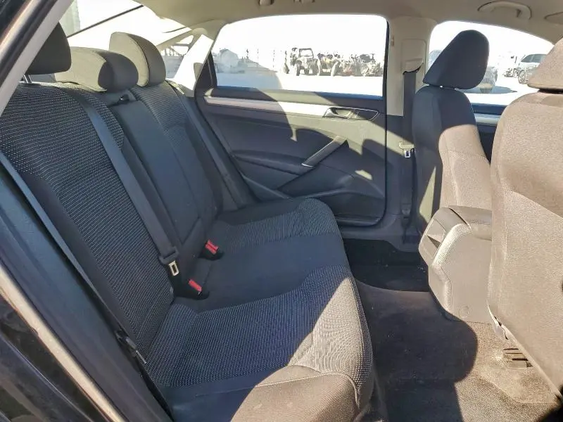 2017 VOLKSWAGEN PASSAT S  