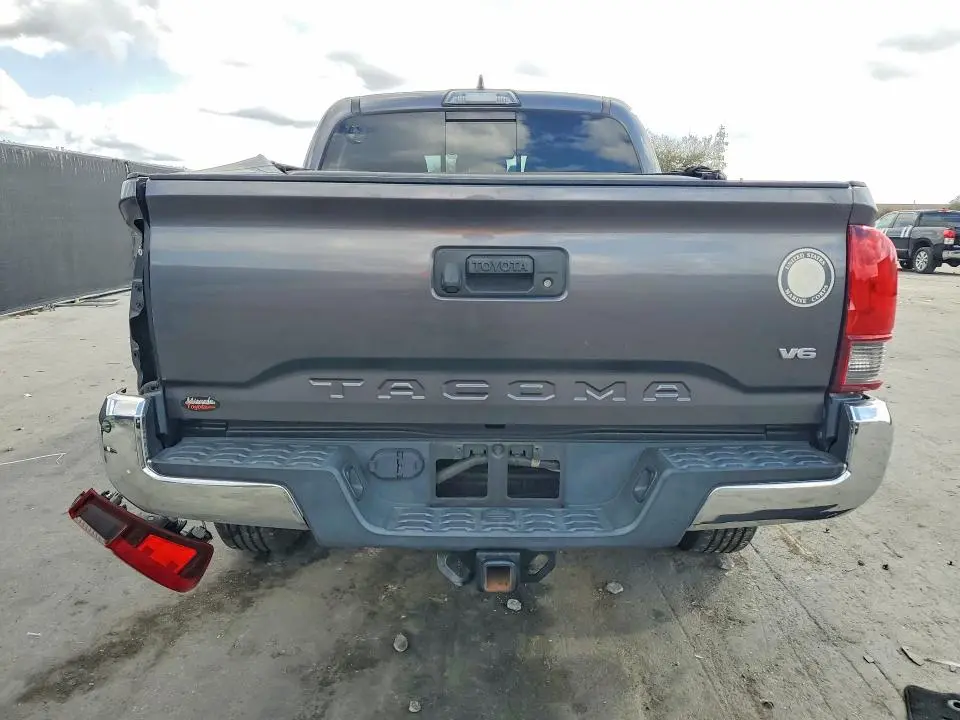 2018 TOYOTA TACOMA SR5 V6  