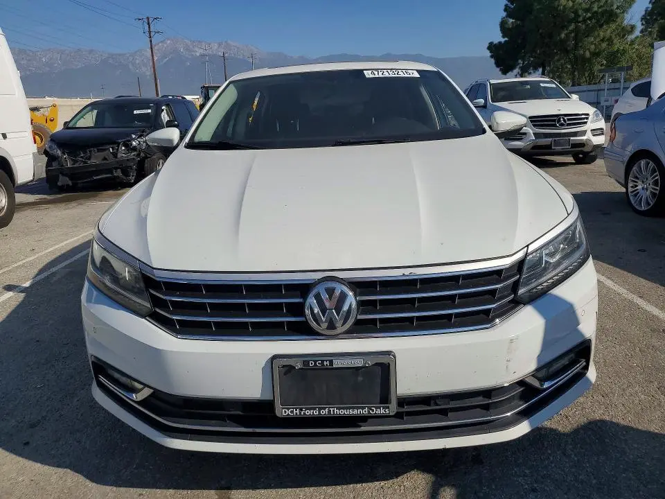 2018 VOLKSWAGEN PASSAT SE  