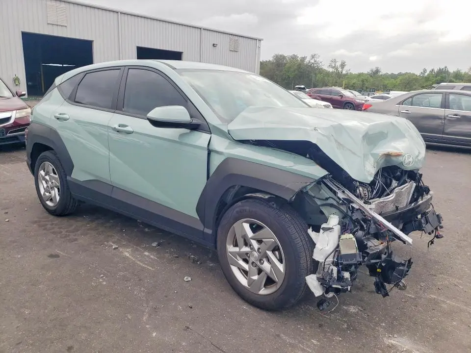2024 HYUNDAI KONA SE  